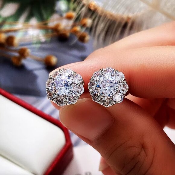 NEW 18k White Gold Round Diamond Earrings - Picture 3 of 6